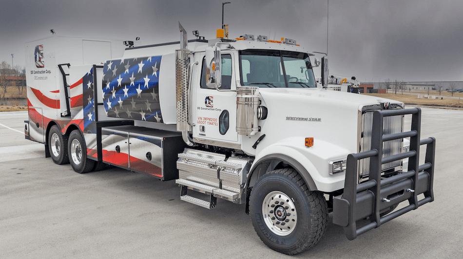 heavy duty fuel and lube truck for earth moving construction company